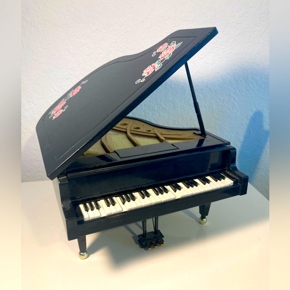 Vintage Chain Fong Player Grand Piano Music Box
